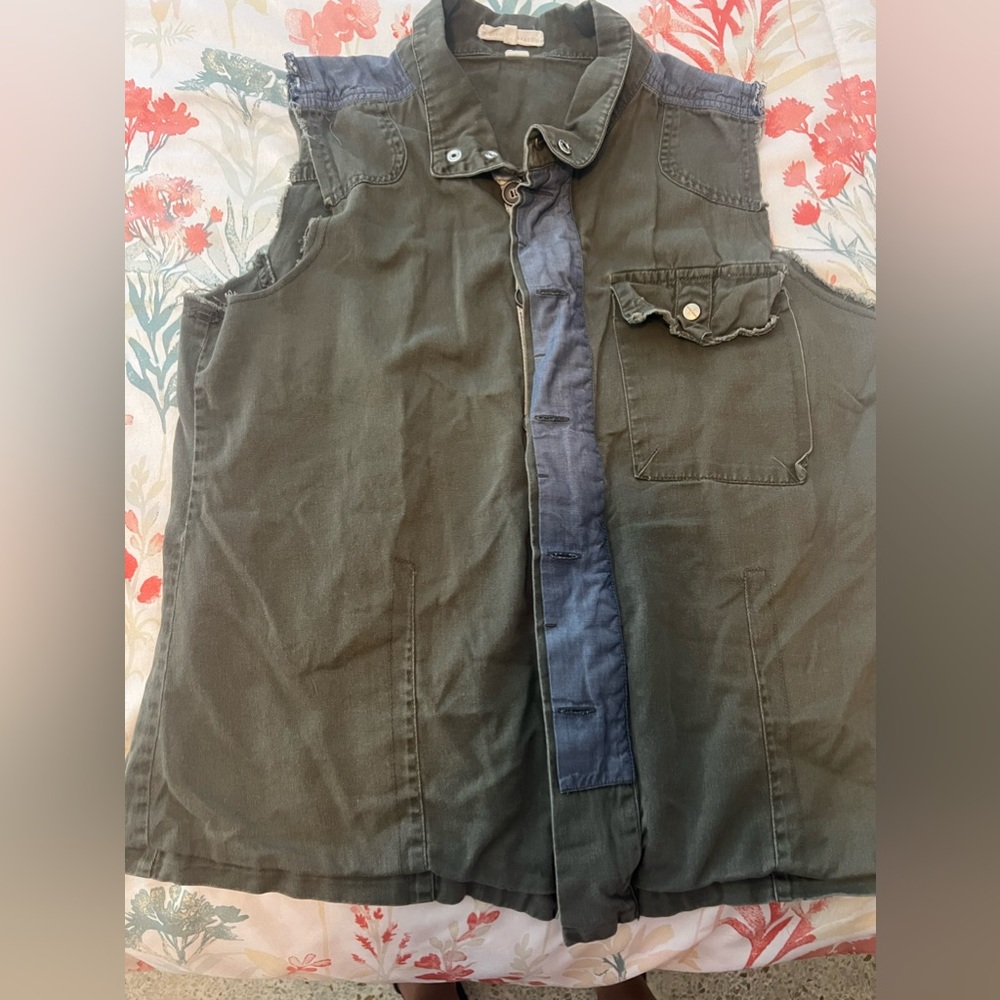 Gilded intent zip up vest from Buckle